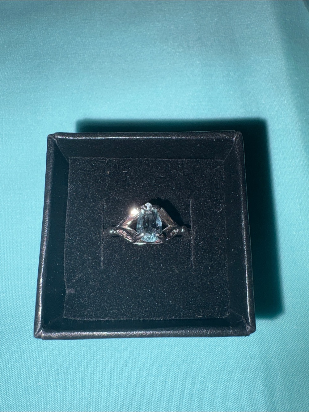 Ring bomb party Ring Cubic zirconia with green stone ring sz 8